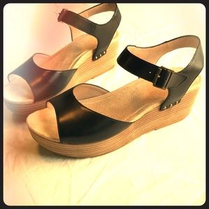 Like-new size 42 Dansko Silvie sandals